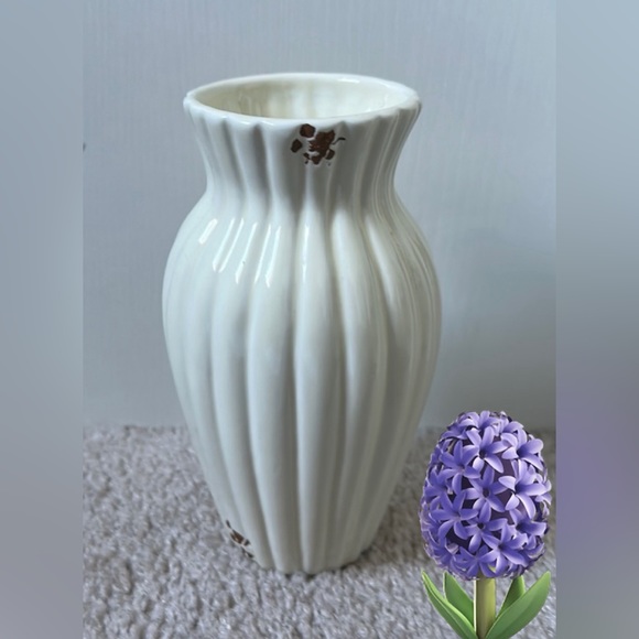 Vase - Picture 2 of 5